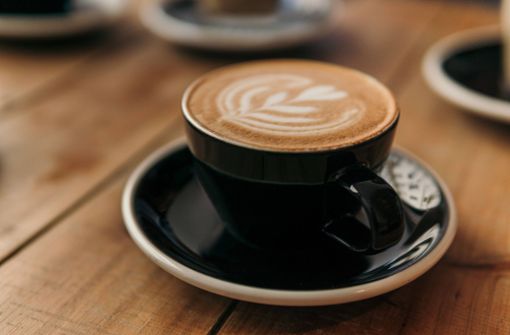 Eine Tasse Kaffee  darf bei vielen Menschen am Morgen nicht fehlen. (Symbolbild) Foto: imago images/Addictive Stock/Javier Bravo