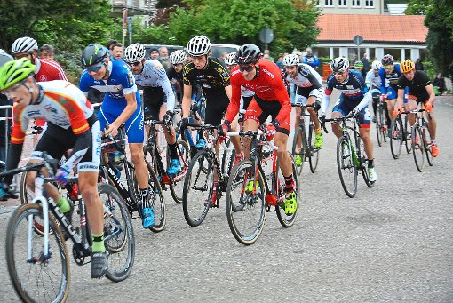 Rund 130 Fahrer gingen bei der zweiten Auflage des Baiersbronner Citycross ins Rennen.  Foto: Braun Foto: Schwarzwälder-Bote
