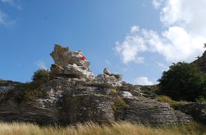 An der Südspitze Gotlands thront der bekannteste Kalksteinfels: der Hoburgsmann. Foto: Bettina Bernhard