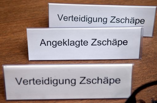Beate Zschäpe wird jetzt von vier Verteidigern vertreten. Zur Einarbeitung des neuen Anwalts wurde der Prozess in München unterbrochen. Foto: dpa