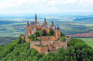 Die Burg Hohenzollern bei Bisingen liegt nicht weit vom Epizentrum des Erdbebens vom 9. Juli entfernt. Foto: Beck