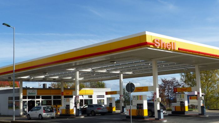 Unbekannter überfällt Shell-Tankstelle