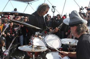 Metallica: Große Band ganz leise in der Antarktis. Foto: dpa/Coca Cola