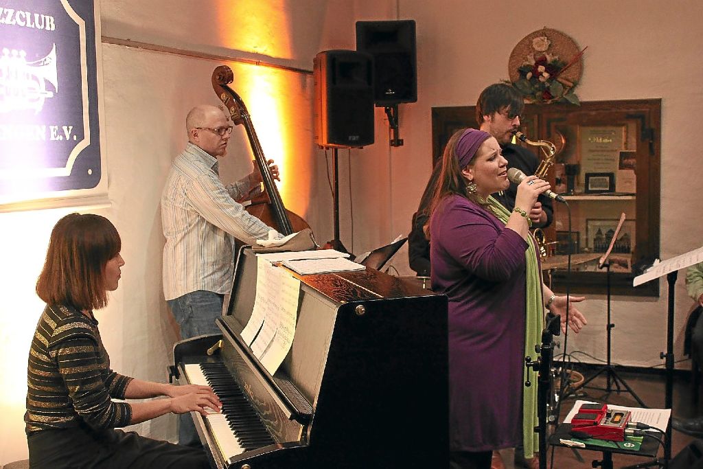 Überzeugten die Zuhörer im Zollernschloss: die Musiker der Barbara Bürkle Band. Foto: Mader Foto: Schwarzwälder-Bote