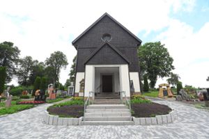 Zu klein geworden ist die Kapelle auf dem Furtwanger Friedhof. Eine Aktionsgemeinschaft regt den Bau einer neuen Trauerhalle an.  Foto: Liebau Foto: Schwarzwälder Bote
