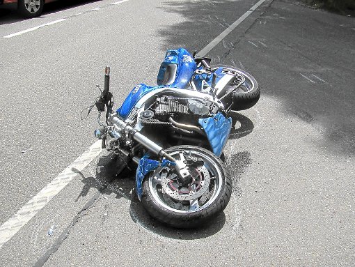 Schwer verletzt wurde der Fahrer dieses Motorrads. Foto: Polizei Foto: Schwarzwälder-Bote