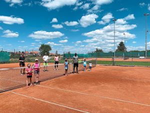 Unter Einhaltung der Corona-Vorschriften kann bei der Tennisgemeinschaft Rosenfeld wieder gespielt werden. Der Verein bietet für Kinder und Interessierte besondere Angebote. Foto: Verein Foto: Schwarzwälder Bote