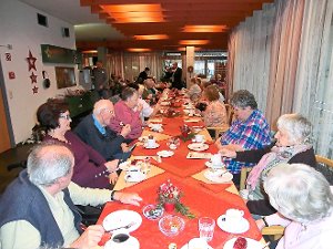 In gemütlicher Atmosphäre feierten die Senioren Advent. Foto: Thomalla Foto: Schwarzwälder-Bote