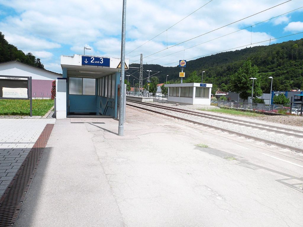 Bis Ende dieses Jahres soll es am Bahnhof in Oberndorf Aufzüge geben. Foto: Danner