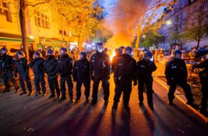 Am Samstag ist es in Berlin nach weitgehend friedlichen Demonstrationen abends zu gewaltsamen Auseinandersetzungen gekommen. Foto: dpa/Christoph Soeder