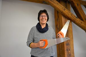 Gerlinde Hummel-Höfflin stellt das neue Programm der Jugendkunstschule vor.    Foto: Kaletta Foto: Schwarzwälder Bote