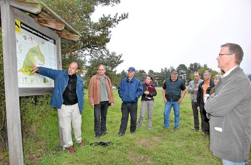 Beim Rundgang wurde ausführlich über Pflegemaßnahmen im Naturschutzgebiet Hörnle/Geißberg diskutiert.  Foto: Bausch Foto: Schwarzwälder-Bote