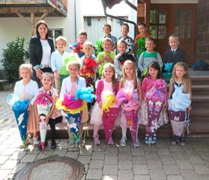 Die 17 Erstklässler der Wiesentalschule, Außenstelle in Owingen, mit Klassenlehrerin Judith Bettendorf. Foto: Kost Foto: Schwarzwälder Bote