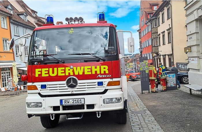 Alarm wegen Mülleimer: Feuerwehr rückt in der Fußgängerzone in Rottweil  an