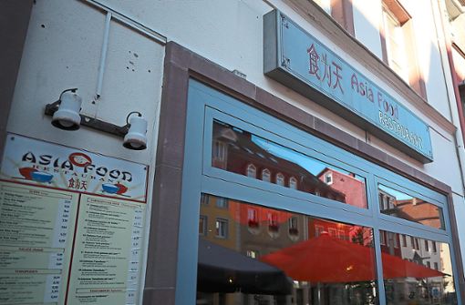 Beim Restaurant Asia Food in der Oberen Straße in Villingen fanden die Lebensmittelkontrolleure einige Beanstandungen. Der Betreiber versucht sich zu erklären. Foto: Eich