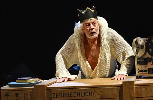 Tanz-König Egon Madsen legt die Krone ab und verabschiedet sich mit drei Vorstellungen seines „King Lear“-Solos von der Bühne. Foto: REGINA BROCKE/RB