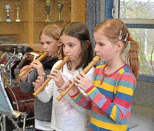 Beim Vorspielnachmittag des Musikvereins zeigt der Nachwuchs, was er bisher mit seinen Instrumenten erlernt hat.   Foto: Kaletta Foto: Schwarzwälder-Bote