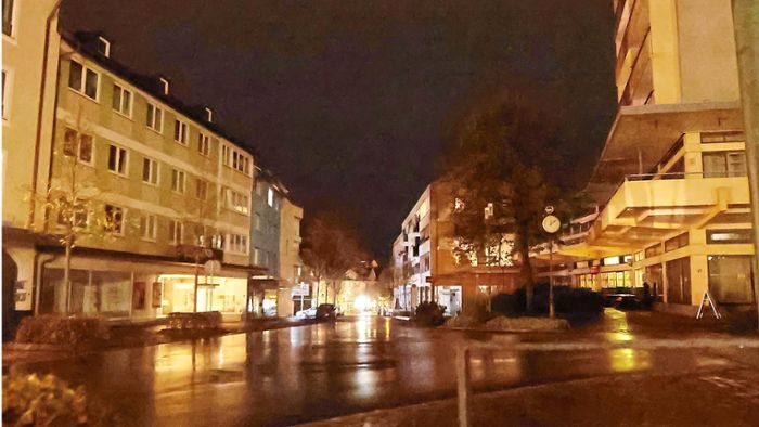 Straßenbeleuchtung nachts  aus – wieviel   spart das ein?