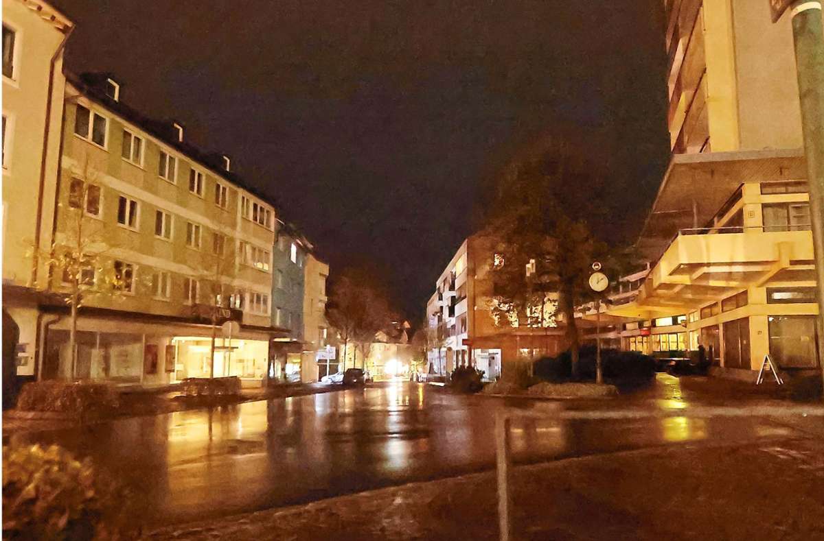Blick in die Donaueschinger Karlstraße kurz nach Mitternacht. Foto: Roger Müller