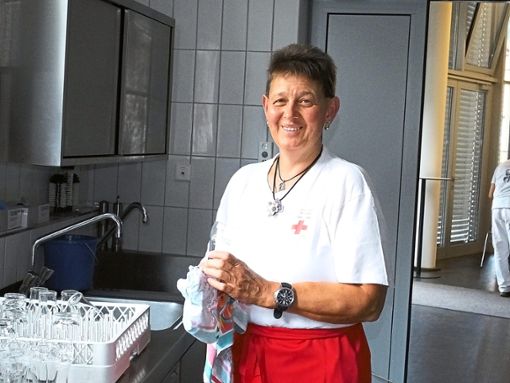 Ilona Paris-Böckle ist nicht nur Mehrfach-Blutspenderin, sondern sie engagiert sich auch regelmäßig beim DRK-Ortsverein  Calw.  Foto: Stocker Foto: Schwarzwälder Bote