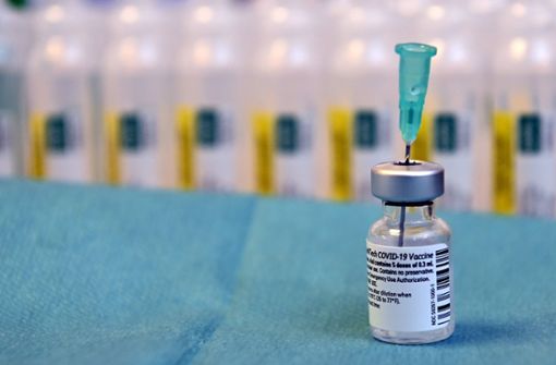 In Sindelfingen, Reutlingen und Esslingen waren Menschen versehentlich mit einem abgelaufenen Impfstoff geimpft worden. (Symbolbild) Foto: dpa/Eric Lalmand