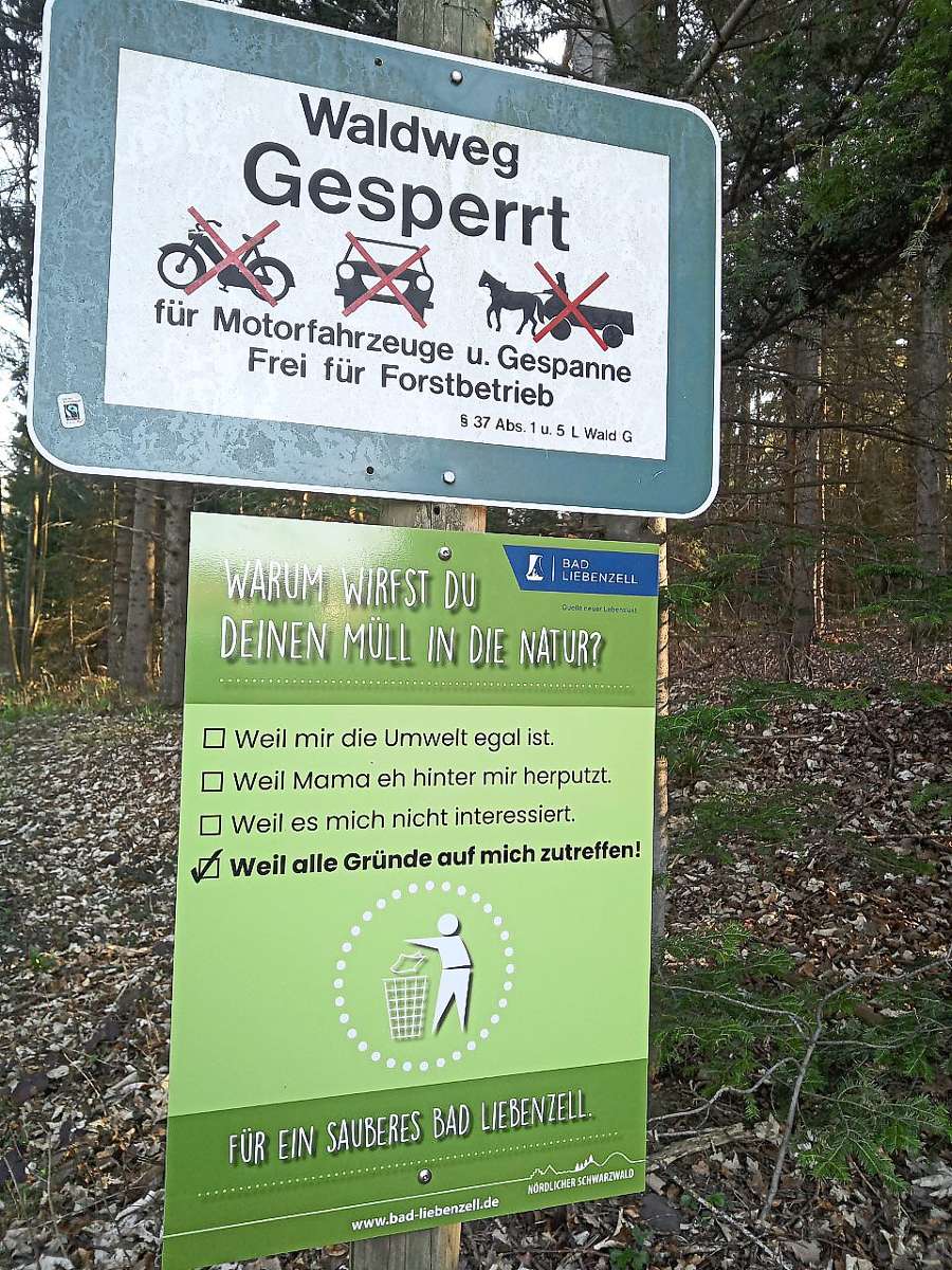 Schilder in Bad Liebenzell sollen helfen, das Aufkommen an  wildem Müll zu verringern. Foto: Stadt