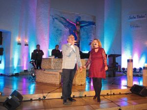 Heinz Koch und Corinna Bühler singen das „Vater unser“ Foto: Reinauer Foto: Schwarzwälder-Bote