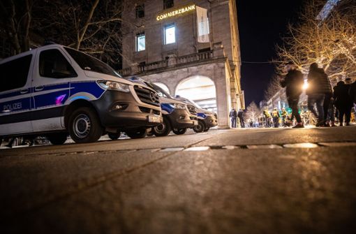 In der Silvesternacht waren auch in Stuttgart Rettungskräfte und Polizisten angegriffen worden. Foto: dpa/Christoph Schmidt