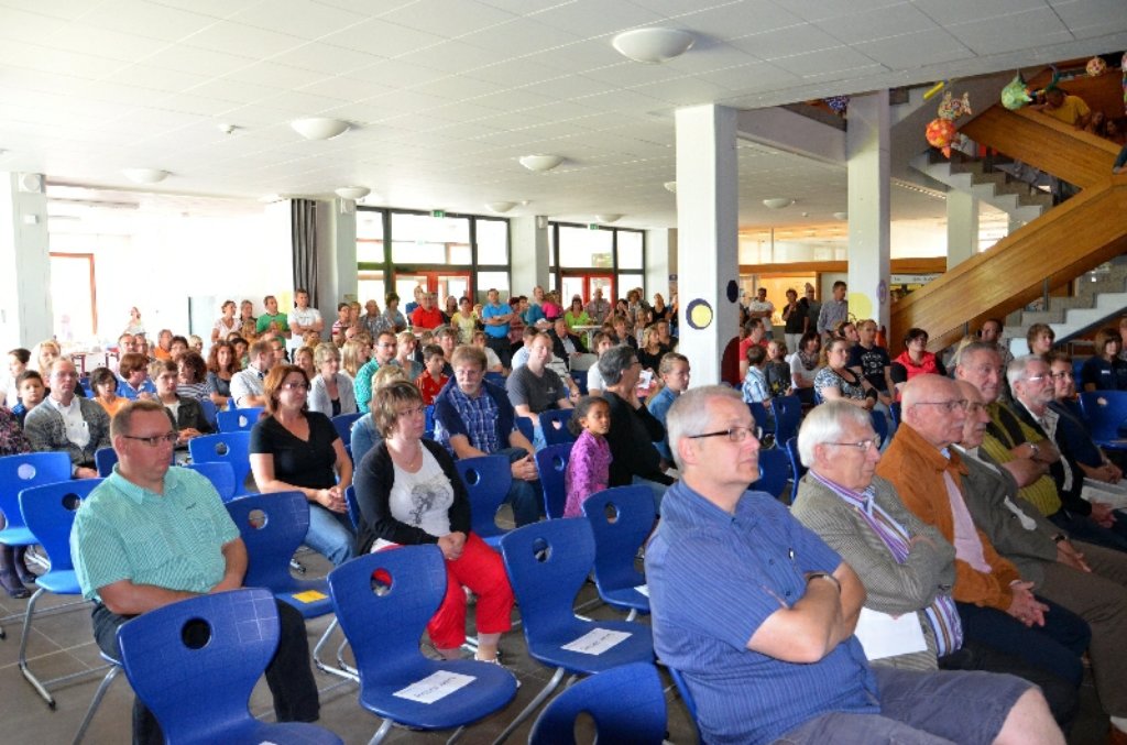 Zahlreiche Eltern Und Auch Ehemalige Schuler Kamen Zum Aktionstag Der Realschule Schwarzwalder Bote