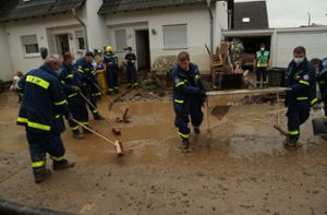 Einsatzkräfte des Technischen Hilfswerks sind im Hochwassergebiet im Einsatz. Kräfte aus Hechingen und Albstadt unterstützen sie im Bereitstellungsraum am Nürburgring. Foto: THW/Walsdorf