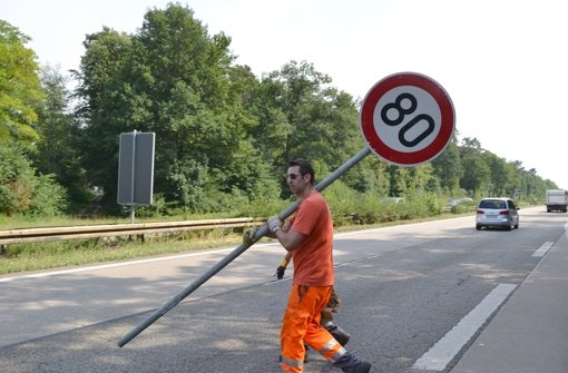 Auf der A5  im Kreis Karlsruhe war am Wochenende wegen der Hitze Tempo 80 angesagt. Einen Sportwagenfahrer interessierte das wenig. Foto: dpa