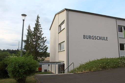 Die Nebengebäude der Burgschule in Haiterbach müssen saniert werden. Foto: Faust Foto: Schwarzwälder Bote