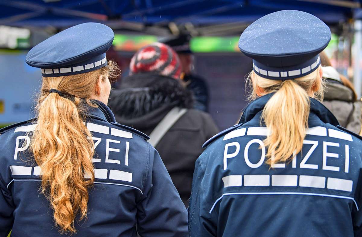 Die Polizei wird jünger und weiblicher. Foto: dpa/Sebastian Gollnow