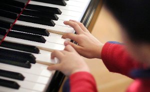Musikschülern aus Hardt will die Gemeinde neue Möglichkeiten bieten.    Symbol-Foto: Hanschke Foto: Schwarzwälder-Bote
