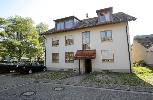 Im Keller  dieses Mehrfamilienhauses in Merdingen sicherten Experten gefährlichen Sprengstoff.Foto: Seeger Foto: Schwarzwälder-Bote
