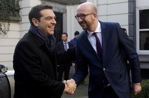 Belgiens Premier Charles Michel (rechts) begrüßt Alexis Tsipras Foto: dpa