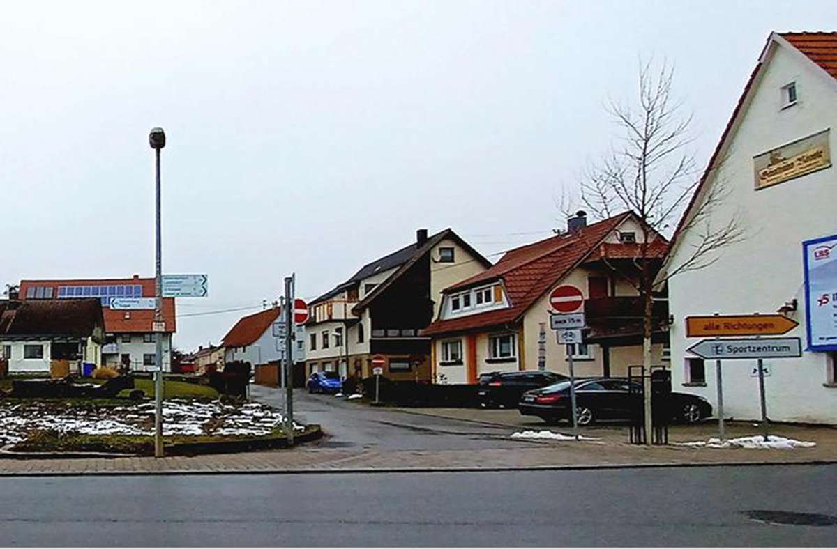 Bei der Frage, ob sich das in der Schrambergstraße in Dunningen geplante Gebäude in die Umgebungsbebauung einfügt, sind sich Landratsamt und Gemeinderat uneinig. Foto: Weisser