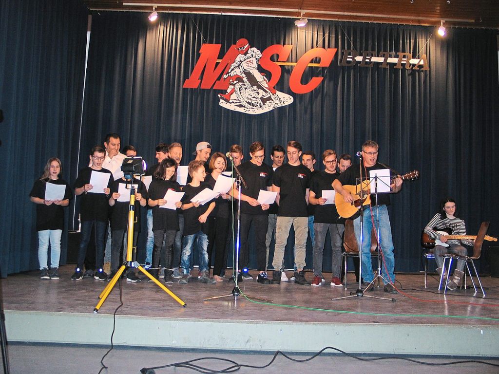Die MSC-Sänger singen dem MSC ein Ständchen zum Jubiläum.