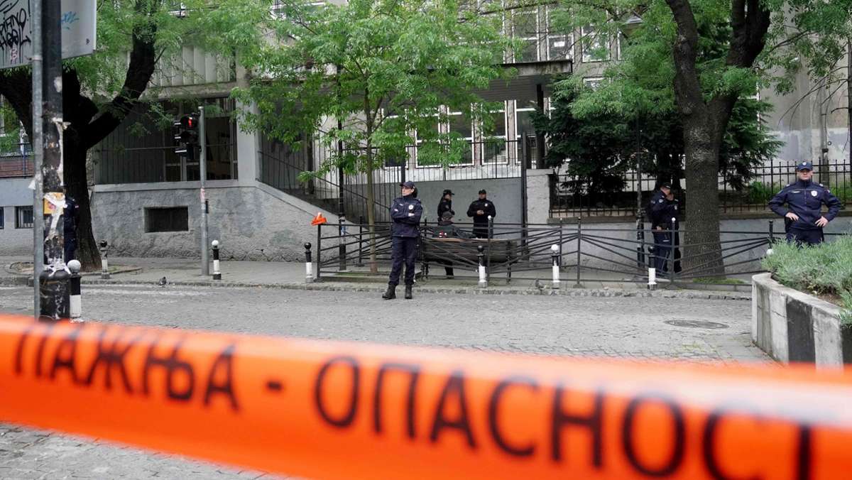 Tödliche Schüsse in Belgrader Schule: Serbische Regierung ordnet Staatstrauer an