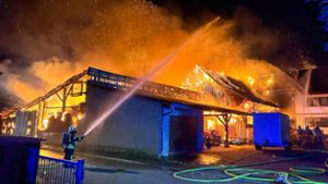Das landwirtschaftliche Anwesen in Neumühl stand am Sonntagabend lichterloh in Flammen. Foto: Marco Dürr/Einsatz-Report 24
