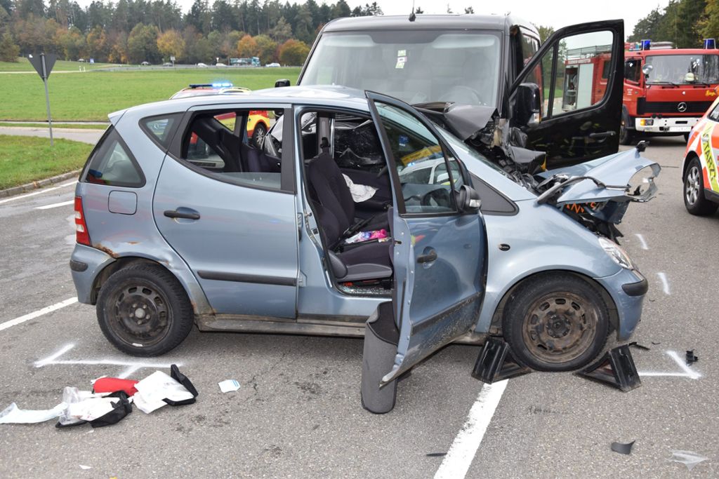An den Fahrzeugen entstand Totalschaden über rund 16.000 Euro.