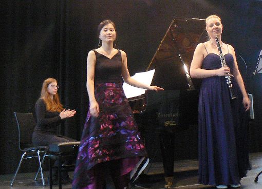 Re Yan Kim und Julia Guhl beeindrucken ihr Publikum beim Dreiklang-Konzert im Kapuziner. Foto: Friedrichs Foto: Schwarzwälder-Bote