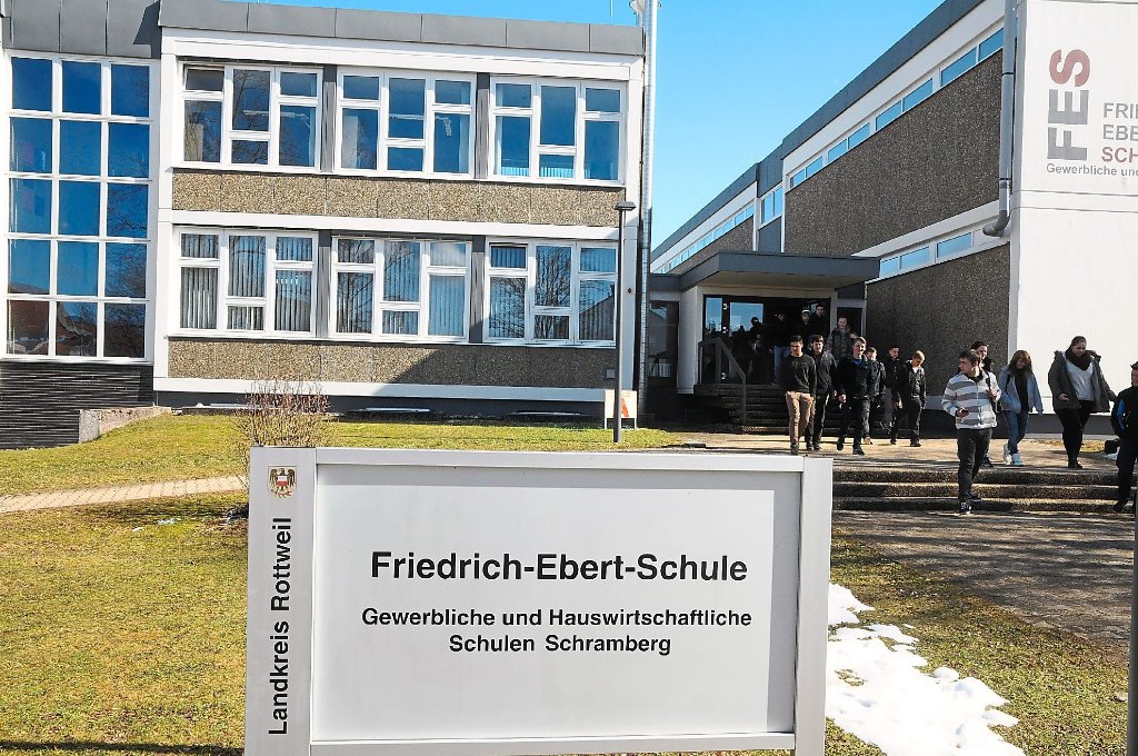 Die Friedrich-Ebert-Schule und die kleinere Ludwig-Erhard-Schule fusionieren ab  Mitte 2016 zum Berufsschulzentrum Schramberg.