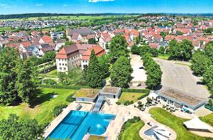 Das Geislinger Schlossparkbad ist in der Stadt eine Institution. Gleichwohl wird auch bei ihm nach Einsparmöglichkeiten im laufenden Betrieb gesucht. Foto: Volk