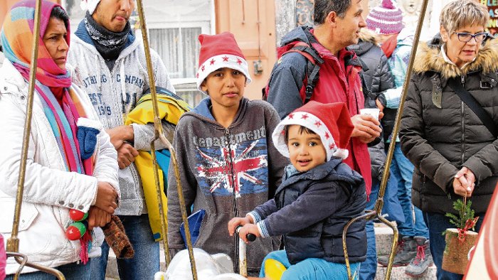 Weihnachtsmarkt: Flüchtlinge und Einheimische genießen Flair