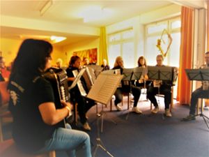 Die Musiker begeistern die Bewohner der Deißlinger Seniorenresidenz.  Foto: Seniorenresidenz Laurentius Foto: Schwarzwälder Bote