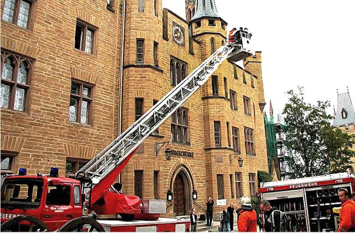 Mängel an Drehleiter: Feuerwehr-Spezialfahrzeug für Burg Hohenzollern fällt aus