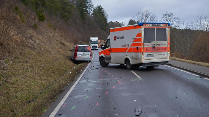 Unfall legt Bundesstraße in Horb lahm