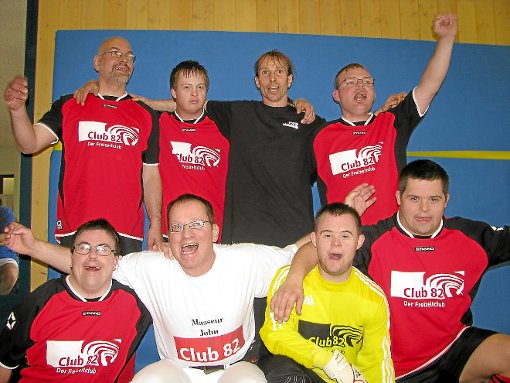 Die zweite Mannschaft des Haslacher Club 82 mit Organisator Markus Mira (hinten, schwarzes T-Shirt). Foto: Störr Foto: Schwarzwälder-Bote