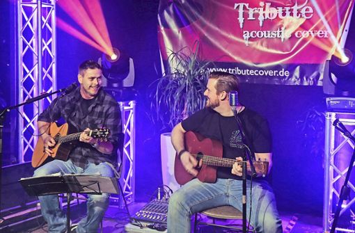 Das Duo „Tribute“ bestritt das erste „Amici Event“ musikalisch und begeisterte das Publikum mit „Acoustic Rock“. Foto: Decoux